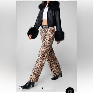 Leopard print straight leg jeans, hot for spring!